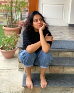 Swara Bhaskar Instagram - These photos are proof that I have other clothes 🤣🤣 only took all my pics on one day! 🙈🙈 #whatanassami #whatanass @vistarooms @dudlymanorbb