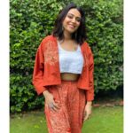 Swara Bhaskar Instagram – Continuing promotions for #flesh #fleshonerosnow in..
Outfit: @wearpoochki 
Jewellery : @silverstreakstore 
Styled: @dibzoo 
Make up: @kaushikanu 
Hair: @lawangtamang95 
Kolhapuris: from Colaba causeway 🥰🥰
#mystyle #boho #comfy #fashion #cotton #atwork