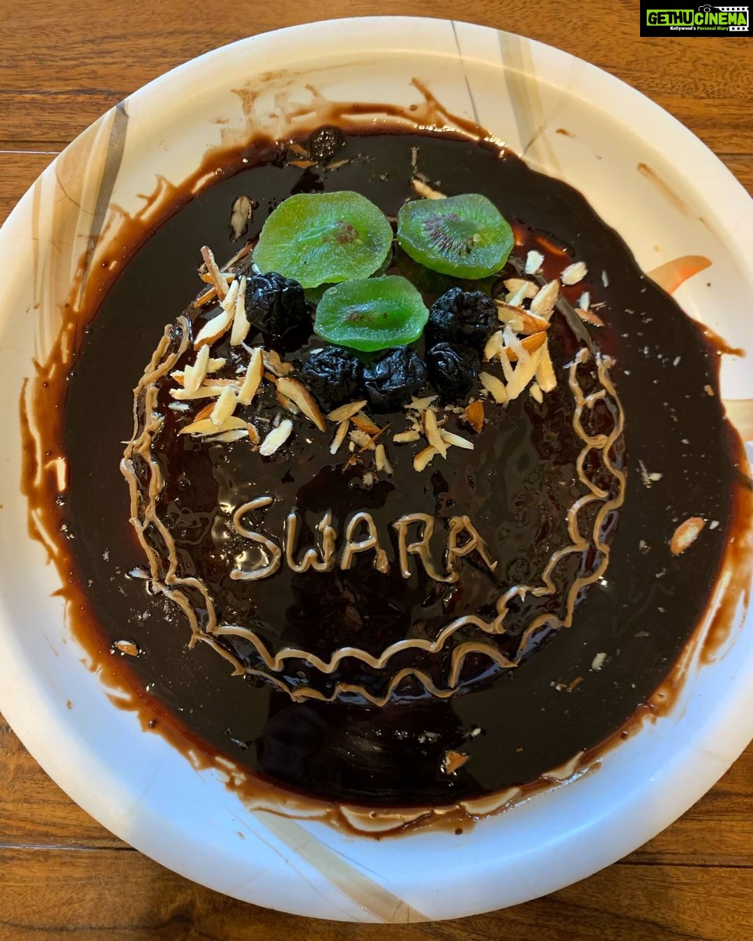 Swara Bhaskar Instagram - #gratitudepost Acts of random, unexpected kindness are the most life affirming experiences one can have. My birthday on 9th April marked 94 days to the WHO being informed about #coronavirus and since #india is in lockdown I was home bound. Iβm alone (+ 3 cats + 1 dog + 1 @vikaesh5 ) and family is in Delhi. The bell rang twice that morning and my building neighbors gave me the most beautiful surprise.. The most generous and thoughtful @makeupbyneetuahluwalia ji (who has made the most amazing Rajma and given me earlier) had baked the most yum #Eggless #coffeechocolate mousse.. which I devoured! My other building neighbour @sairaawasthi who is the kindest person Iβve met in recent times baked me the most delicious #eggless cake dripping the goodness of nuts and raisins.. That has also been enthusiastically consumed! Thank you SO much Saira and Neetu ji.. I cannot even begin to express how touched I am by your wonderfully sweet gestures. You made my #lockdownbirthday so special. Thank u both from the very bottom of my heart. And my BFF @sinj_m baked a gorgeous looking cake all the way in NJ, USA for our virtual Zoom bday party and ate it and assured us all it was great!!!! Thank you for making me envious Sinj! :) you guys are a big part of #allmyblessings ππ