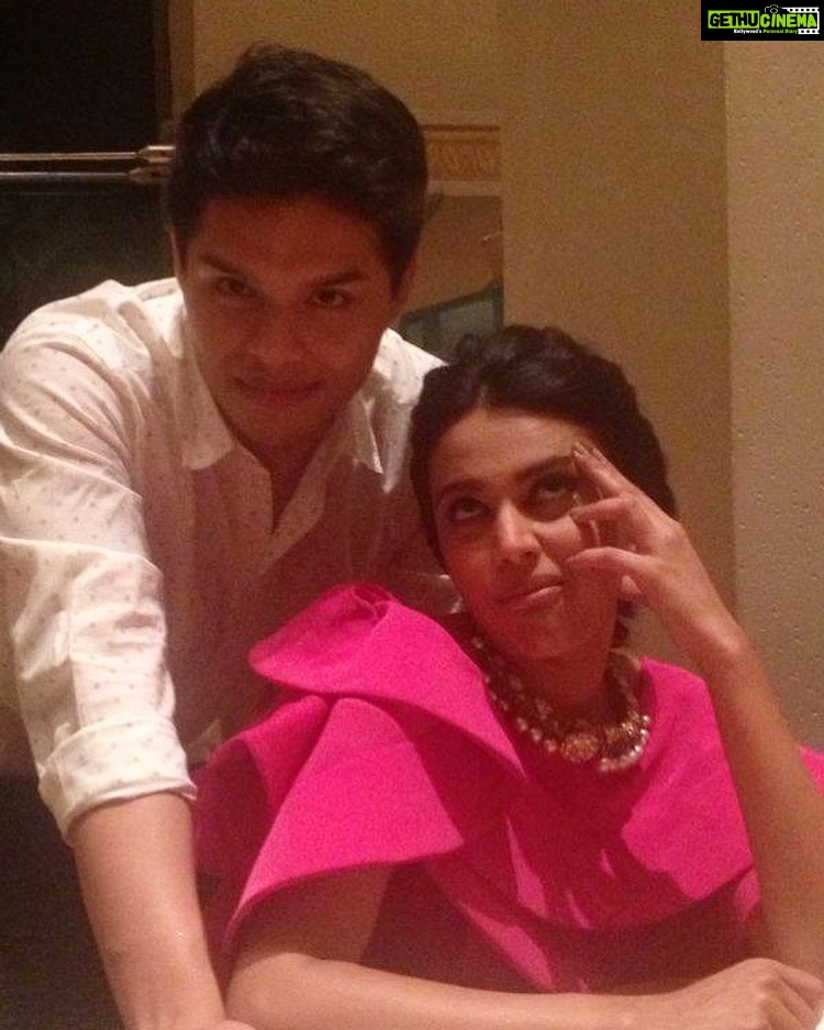 Swara Bhaskar Instagram - #throwback to 2014. Simpler Times. And happier Times. This right after @zeecineawards 2014 where I won #bestsupportingactress for #raanjhanaa My date for the evening my BFF @rafi_sen who has #DivyaCherian on his DP but not me! 🙄🤬 That stare right into the lens though!!!!! SO #poshspice Raffff! 🤩🤩🤩