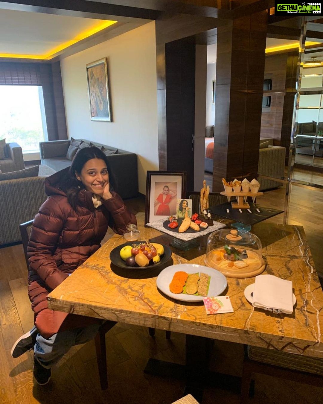 Swara Bhaskar Instagram - #gratitudepost for the people who made @indiamyvalentine possible! @thelalitgroup @suri_keshav I have NO WORDS for your generosity and kindness.. Your solidarity for causes across a range and your willingness to open the doors of the gorgeous #thelalithotels across India have awed me.. You are an absolute treasure and you have a team of staff that is just incredible. #SwatiJain you have my heart for the way you helped us and all the artists you hosted and my gratitude for your unwavering cooperation. You are a Darling! I’m a loyal Lalit-ist 😍😍😍😍♥️♥️♥️🇮🇳🇮🇳🇮🇳 Thank you for being @indiamyvalentine hospitality partners! P.s. what GORGEOUS properties you guys have across #india 👏🏽👏🏽👏🏽👏🏽💖💖💖 #notanad
