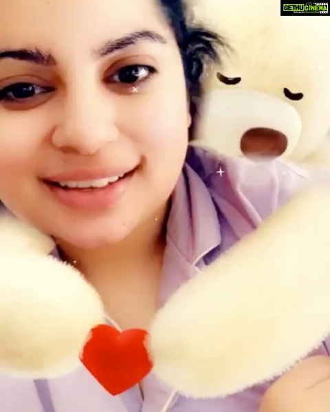 Swara Bhaskar Instagram - Mumbai peeps! Kyautt #MallikaDua @mallikadua has a shout out for #IndiaMyValentine closing event in Bombay today! We have an amazing line up! Last 3 hours to buy tickets.. insider.in/india-my-valen… @IndiaMyValentin See you there ! Bring your heart 💖 thank you shishter Mallika! ♥️🌷🇮🇳