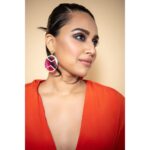 Swara Bhaskar Instagram – At this point The Right is good only as a profile for posing! 🤣🤣🤣🤣🤷🏾‍♀️🤷🏾‍♀️🤷🏾‍♀️
Outfit: @rheapillairastogi 
Earrings: @varnikaaroraofficial 
Make up: @saracapela 
Hair: @jrmellocastro 
Styled by: @shreejarajgopal 
Pics: @rishabhkphotography