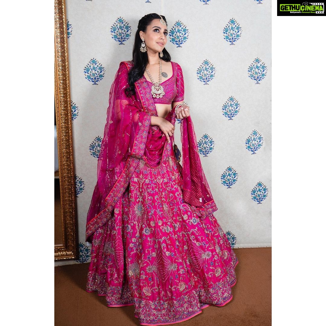 Swara Bhaskar Instagram - Wedding ready!!! All set for #MalooWedsPhiloo in Outfit: @jade_bymk Jewellery: @amrapalijewels Styled by: @dibzoo Make up: @snehajrathi @beautybysnehajrathi Hair: @stylistsony Pics: @jaipur_ka_batman Assisted by: @jojo_wheelie #shaadiseason #shaadi #jadebymonicaandkarishma #indianwedding #fashion #indianfestivewear Jaipur