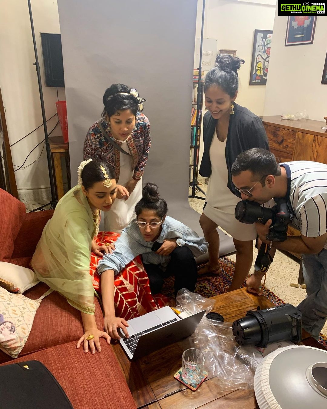 Swara Bhaskar Instagram - It takes a village! It’s such a privilege to have other people work hard to make you look good!! :) I’m so blessed to have the opportunity to work with such talented and dedicated people. All of you, who are in this picture and all of you who are not in this picture but are responsible for so many other beautiful photos and appearances and looks.. please know that I’m deeply grateful for your presence in my life! ♥️ #countingmyblessings #gratitudepost @dibzoo @rishabhkphotography @stylistsony @devikajodhani @vikaesh5