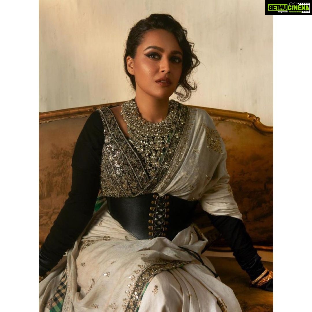Swara Bhaskar Instagram - Anyone else getting #misshavisham vibes or is it just me?? @dibzoo you genius!! Browse the @azafashions magazine at magazine.azafashions.com, or pick up a copy soon at the Aza stores. Outfit: Saree: @sue.mue Accessories; Ring @sangeetaboochra ; Necklace @karleofashion Photography: @gary_dean_taylor Stylist: @dibzoo Creative Direction: @gopalikavirmani Make-Up: @saracapela , Hair: @jrmellocastro PR: @think_ink_communications