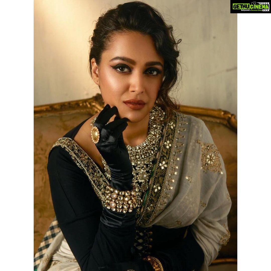 Swara Bhaskar Instagram - My turn as a modern day #misshavisham ( Eeeeeeek!! ) This one is my fave @dibzoo you genius!! Browse the @azafashions magazine at magazine.azafashions.com, or pick up a copy soon at the Aza stores. Outfit: Saree: @sue.mue Accessories; Ring @sangeetaboochra ; Necklace @karleofashion Photography: @gary_dean_taylor Stylist: @dibzoo Creative Direction: @gopalikavirmani Make-Up: @saracapela , Hair: @jrmellocastro PR: @think_ink_communications