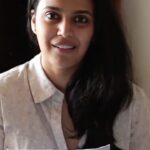 Swara Bhaskar Instagram - Hawaa Ke Sahaarey is an ode by talented Hindi poet #DipankarGiri @dipankargiri2017 to the arrested idealism of our ‘struggling days’ in Bombay.. Relevant in more ways than one today also.. thank you @hindi_studio #ManishGupta ji for recording this.. thank you Dipankar for your words :)