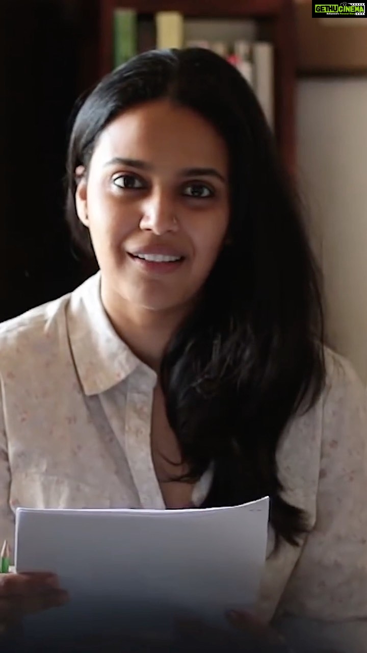 Swara Bhaskar Instagram - Hawaa Ke Sahaarey is an ode by talented Hindi poet #DipankarGiri @dipankargiri2017 to the arrested idealism of our ‘struggling days’ in Bombay.. Relevant in more ways than one today also.. thank you @hindi_studio #ManishGupta ji for recording this.. thank you Dipankar for your words :)
