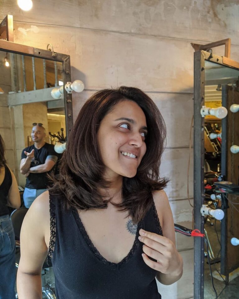 Swara Bhaskar Instagram - No make up.. no sleep.. no clue but O boy does @sapnamotibhavnani know how to make hair look banging! ♥️😍 Click by @whydebbierao in the looming presence of esteemed @ishaannair7 😎😎😍😍 #comingsoon #mynextproject