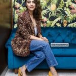 Swara Bhaskar Instagram - The shoes are big for me.. I discovered by the end of the evening.. but they look sooooo good! Hain na @dibzoo 🤣 Gorgeous #vintage vibes jacket from @bodements_ - now available online - which you guys MUST check out! Make up by the amazing @snehajrathi @beautybysnehajrathi Hair by the lovely @stylistsony Styled by Zen guru and style diva @dibzoo 🤣🤣🤣 #gameface #slayteam