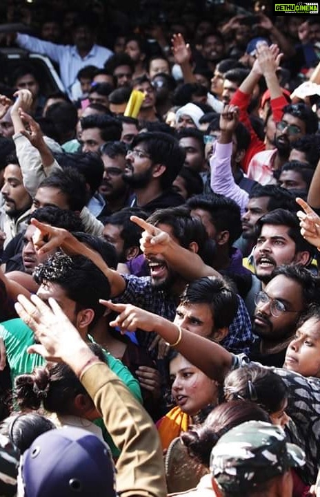 Swara Bhaskar Instagram - Students of JNU have been protesting a planned 600% fee hike which will render 43% of the current students of the university incapable of being able to finish their education!!! They will have to abandon their degrees midway if this fee hike is implemented.. How does Godi media chose to report this? Thanks Official Peeing Human @peeinghuman for this compilation..