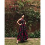 Swara Bhaskar Instagram - Hello Winter!!!! I’m not ready for you yet :) :) :) Outfit: @labelritukumar Eaarings: @shoplune Styled by: @shreejarajgopal HMU: @manjarisinghofficial Pics: @lensthing #slayteam #notwinteryet #ritukumar Delhi, India