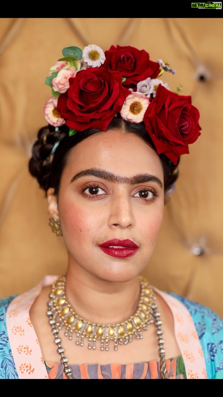 Swara Bhaskar Instagram - For my first Halloween costume party, I dressed up as the iconic and legends Mexican artist Frida Kahlo. Here’s how make-up Godmother @kaushikanu @anukaushikstudio transformed me.. special thanks to @anupamaadayal for the perfect outfit. Jewellery my @amrapalijewels stash! Video by Team @considerdoneindia Watch and enjoy!!