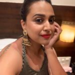 Swara Bhaskar Instagram - I’m ready! Take me out! 😍✨ Thanks @jadhwanipriti for the last minute fitting help! Thank you @snehajrathi @beautybysnehajrathi and @stylistsony for the HMU! Earring: @apalabysumitofficial