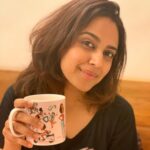 Swara Bhaskar Instagram - I’m an absolute chaikhor.. but today I raise a special chai toast! I raise my cup of chai to join #chaiathon a very special marathon to raise awareness and money for CML patients in India. CML: chronic myeloid Leukaemia is a type of blood cancer that is chronic but can be treated and contained. 22nd sept is World CML day and in Chaiathon , each cup of chai you raise is a Rs. 100 pledge for CML patients via @chaiforcancer and #FriendsOfMax support group arm of @themaxfoundation .. i pledge to raise a cup everyday for this amazing cause. Pls do the same! Take a Chai selfie, post it and tag @vvsquare the powerhouse warrior behind this effort, @themaxfoundation and @chaiforcancer #Chaiathon and make your pledge. The log onto www.chaiforcancer.org and DONATE! 🙏🏿♥️ #notanad #choosejoy #spreadjoy