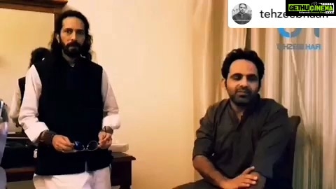Swara Bhaskar Instagram - Hey Bhagwaan! 4 cheezein! 1. Social media par Aisi saraahanaa paaney ki aadat nahi hai! 2. Ab sey @tehzeebhaafi sahab sey chhipti phiroongi, kahin meri kamiyaan unke khoobsurat kalaam ko jhoothha na saabit kar dein! π 3. Bahut chhotaa mehsoos kar rahi hun. 4. Dil sey shukriya! ππΏπ Thank you for sending me this @sufinama_ ππΏ