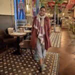 Swara Bhaskar Instagram - A penny for my thoughts! 🤣🤣🤣 Trench: @burberry Scarf: @andraabkashmir Click: @ektaamalik St. Petersburg, Russia