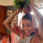 Swara Bhaskar Instagram - Feeling pious! ✨✨🤓🤓🙏🏽🙏🏽 #grihapravesh #newoldhouse #NewBeginnings