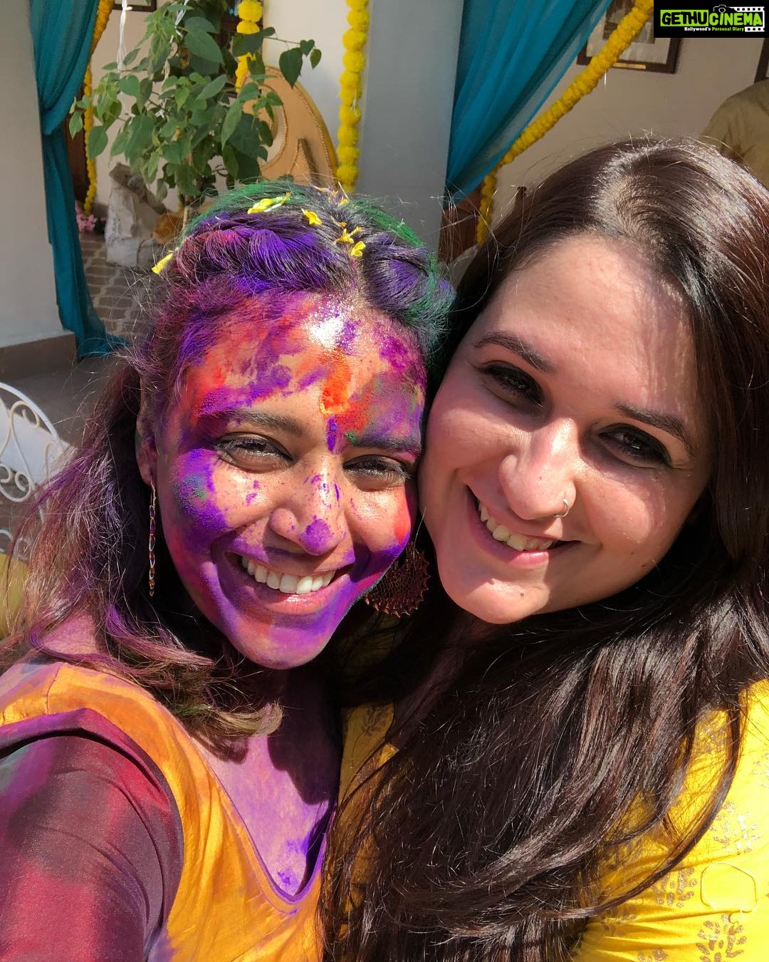 Swara Bhaskar Instagram - @sanakapoor5 you are a mad hatter and I never know when I could possibly go to jail hanging about with you but you, my dear are the kindest, warmest, most generous person I know! Thank you for the energy, tireless effort and loving affection you put into organising everything- big and small for #ishangoesbhoom .. thank you for your good humour and most importantly thank you for jhelo -ing me! :) I don’t know what we would have done without you!!!!! #oneyear #notanad #bestteamever #friendslikefamily Lucknow, Uttar Pradesh