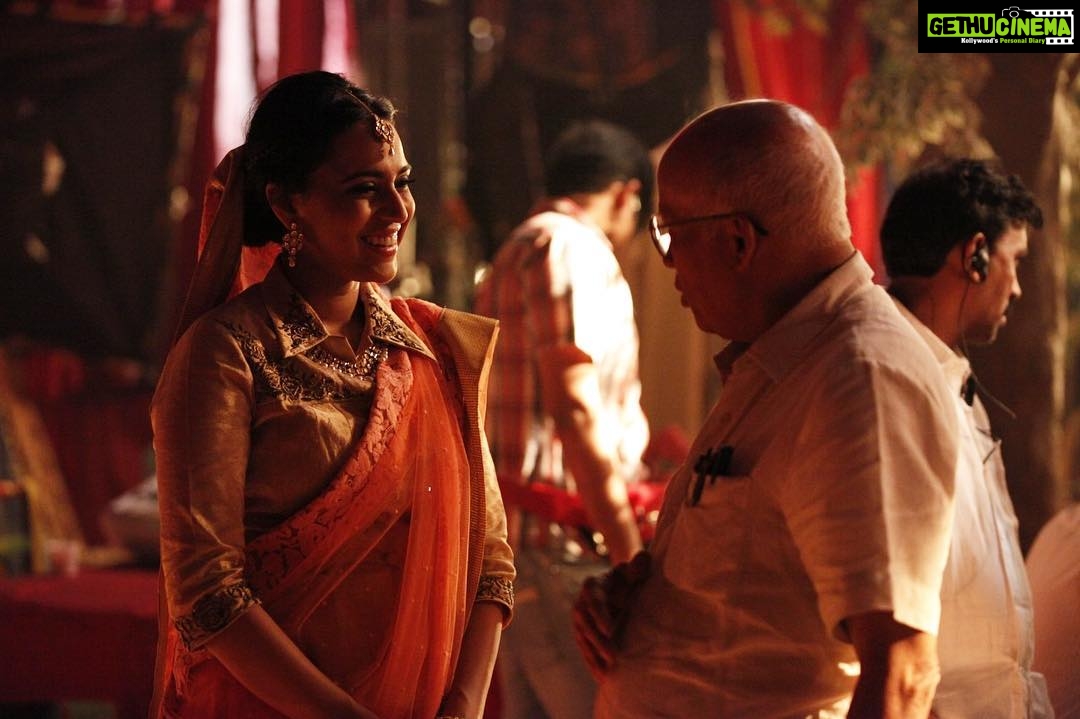 Swara Bhaskar Instagram - #RajkumarBarjatya fondly known to everyone in the #Rajshri family as Raj Babu.. One Of the finest people I’ve ever met. This pic was taken on Day 01 of the filming of #premratandhanpayo Thank you Surubhi... This is a precious memory. RIP #RajkumarBarjatya sir. You were the kindest, sweetest, most generous souls & most wonderful people I’ve ever met. I will never forget interactions I was blessed to have with u & ur enthusiastic encouragement of a young actor. Deep condolences 2 @rajshrifilms family. 🙏🏿