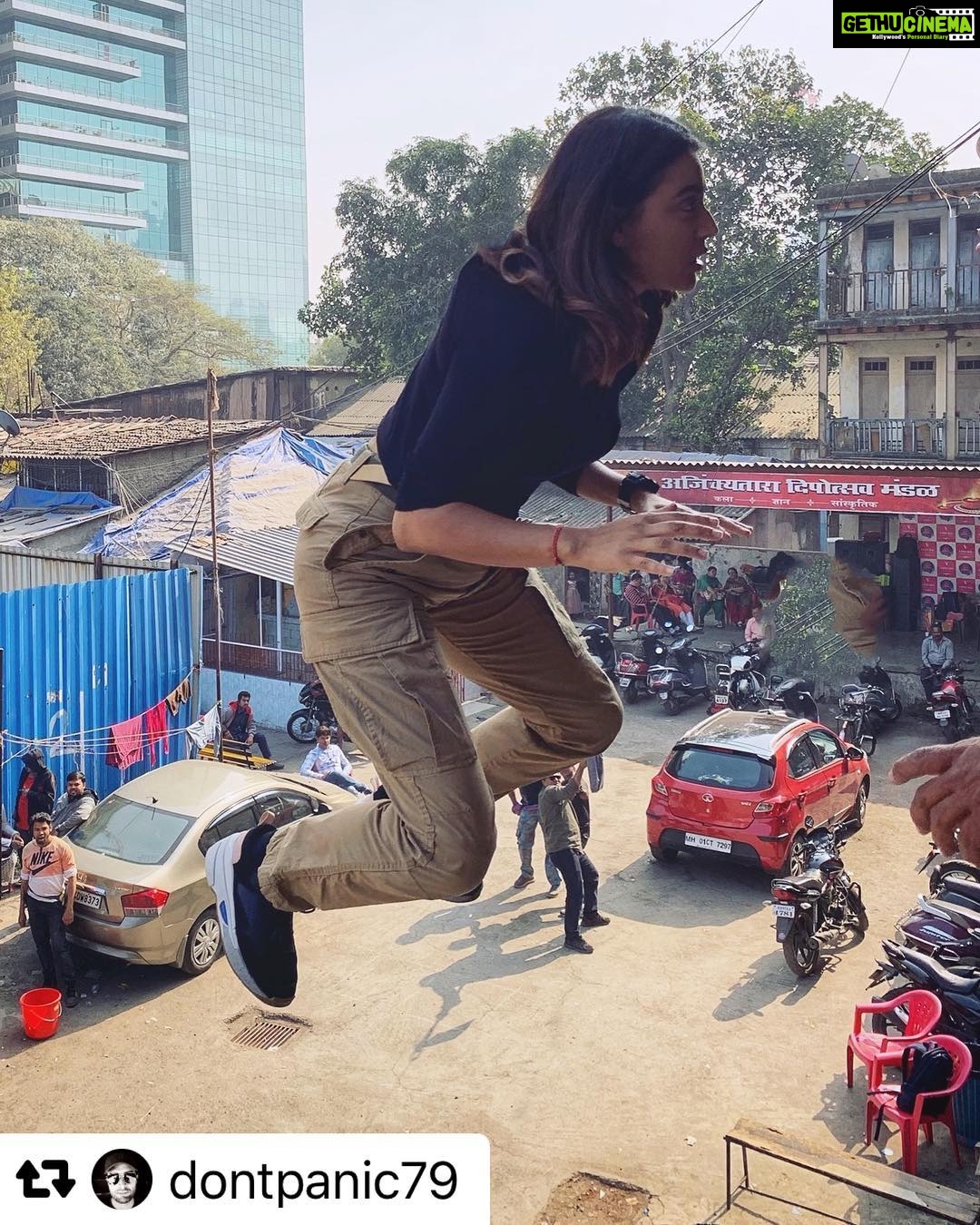 Swara Bhaskar Instagram - Because one of @dontpanic79 ‘s main skills is taking pictures of his actors in compromising positions 🤣🤣🤣🤣 #Repost @dontpanic79 with @repostsaveapp · · · "Look mummy, I'm flying!" #fleshwebseries #behindthescenes #stunts @reallyswara Parel