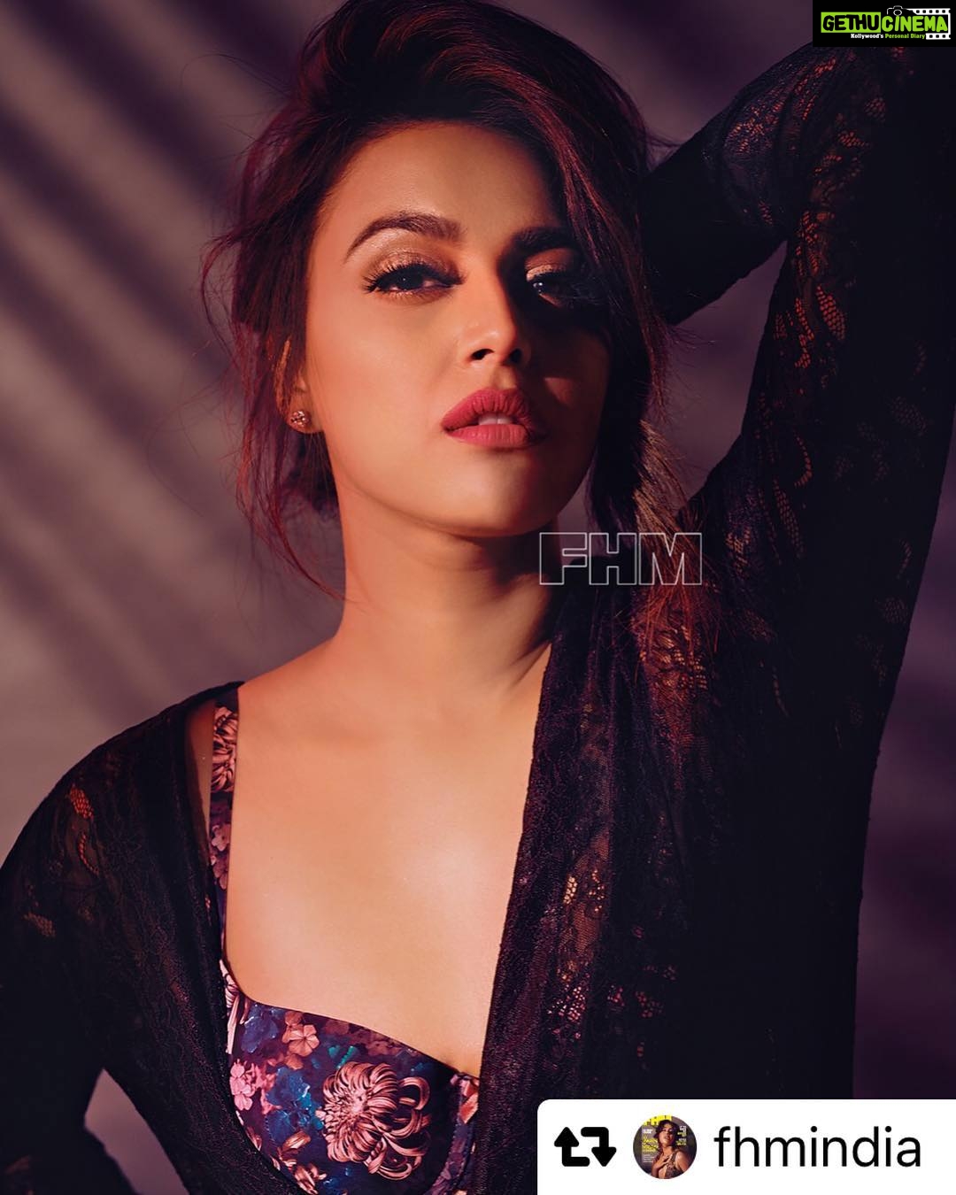 Swara Bhaskar Instagram - January 2019 cover of #FHMIndia Get your copy nowwwww!!! #Repost @fhmindia with @repostsaveapp · · · @reallyswara turns heads as our Cover Girl for January. Head to bit.ly/FHMCG1 for our conversation with her. #FHMIndia #FHMJanuary #FHMGirls #FHMCoverGirl #Swarabhasker #Swara #SwaraBhaskerfans #SakshiSoni #FHMCover #Sizzling #Glam #Beauty #Coverstory #Covershoot #Coverstar