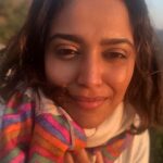 Swara Bhaskar Instagram - Thank you SO much Muba & Manjot And Team @andraabkashmir #Andraab for this beautiful ‘Kaani Chevron stole’.. I love it! 🙌🏾🙌🏾🙌🏾🥰🥰🥰 Guys check out the finest rarest cashmere shawls, stoles and scarves made using weaving techniques from 15th Century Persia.. original and #madeinkashmir .. pure and magical! Store details in pictures! ❣️❣️❣️ #cashmere #pashmina #fashion #handmade #tradition #heritage #art #kashmir