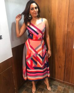 Swara Bhaskar Instagram - All set for the mazey & madness on #kanpurwalekhuranas on @starplus in @pankajandnidhi dress with earrings from @varnikaaroraofficial & rings from @mirakinofficial & @cornerstone.gem from @minerali_store Styled by : @dibzoo @divyasaini .. Make up: @bhaskar.chaurasia Hair: @rupali.dhumal Special thanks : @dipublicrelations @sanjeev_n_kumar @sanjeevinisingh #bestteamever ❣️❣️❣️