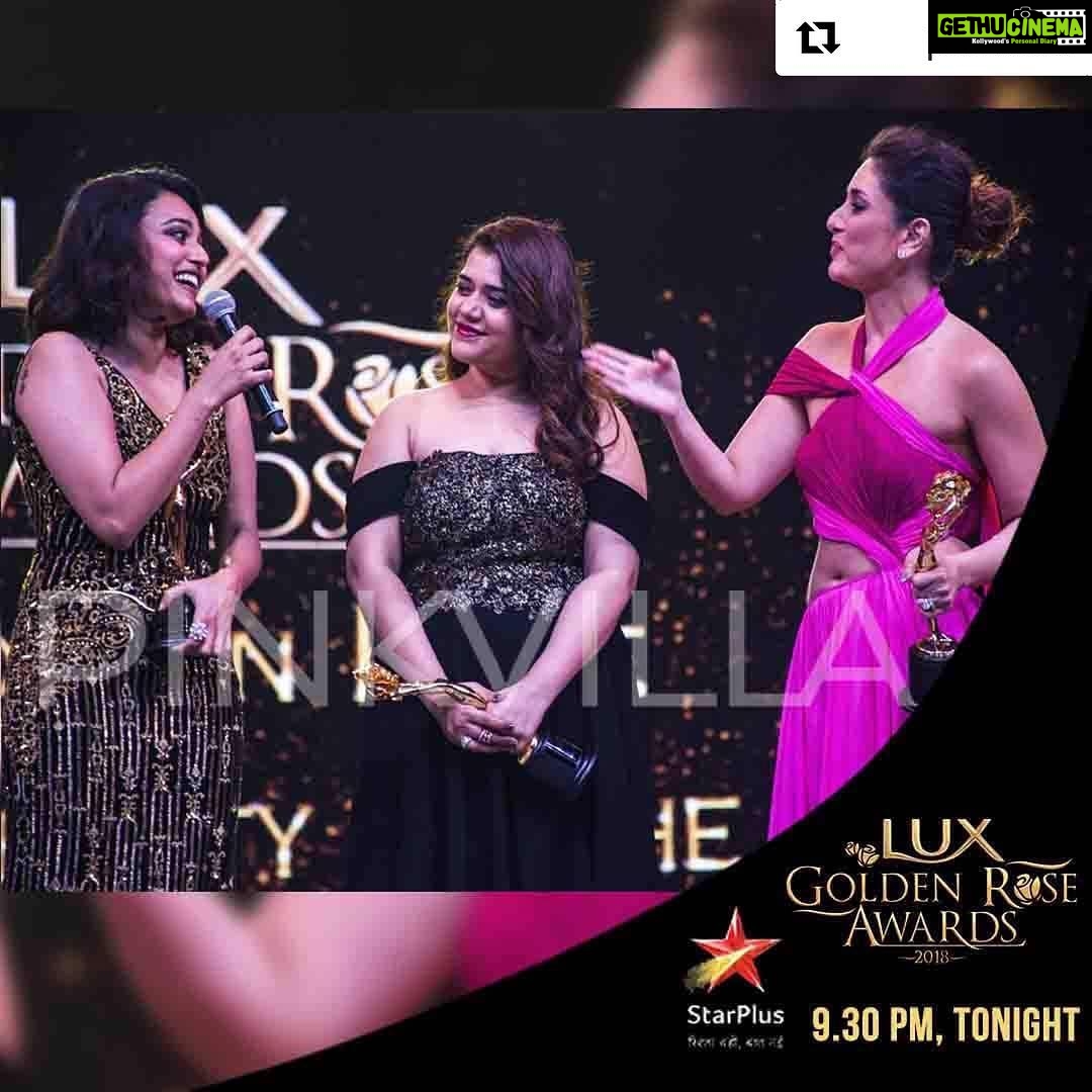 Swara Bhaskar Instagram - #Repost @pinkvilla with @get_repost ・・・ When the Veere Di Wedding girls had an epic reunion on the main stage of @luxgoldenroseawards 2018. We won't miss it for sure! Tune in to Star Plus tonight at 9.30 PM @pinkvilla 🤩 . . #kareenakapoorkhan #swarabhasker #shikhatalsania #veerediwedding #luxgoldenroseawards #luxgoldenroseawards2018 #bollywood #pinkvilla