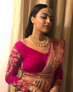 Swara Bhaskar Instagram - #throwbacktuesday to the @mysorefashionweek where I turned #showstopper for designer @arpitha_raj_randeep .. Make up: @bhaskar.chaurasia Hair: @suni444d 💃🏾💃🏾💃🏾💃🏾🙌🏾🙌🏾🙌🏾🙌🏾💥💥💥 Windflower Resort & Spa Mysore