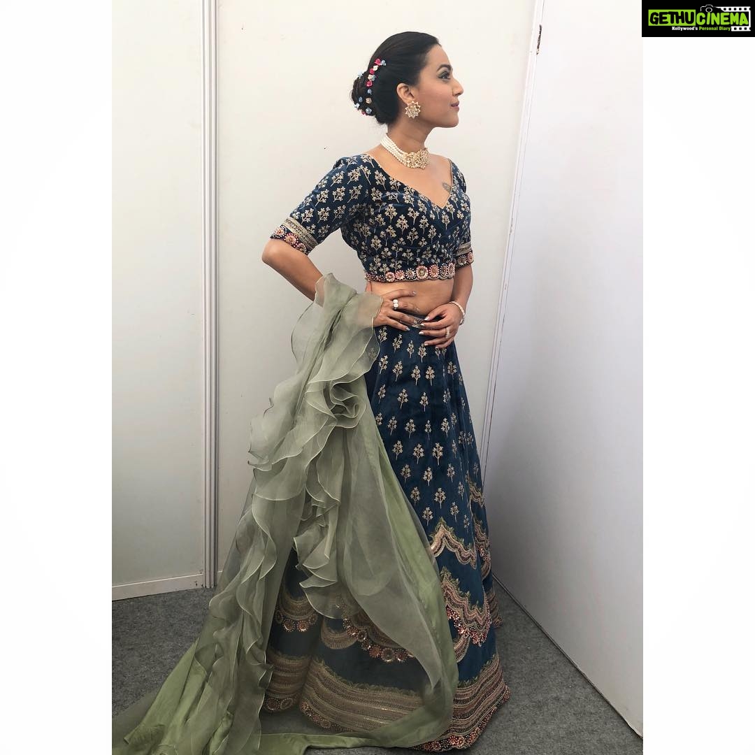 Swara Bhaskar Instagram - Showstopper for designer @richamalkaniclothing ’s ‘Enchanted Autumn’ collection.. @theweddingjunction show at Jio Gardens, BKC.. Show Curated and styled by @stylebyami .. Thank you to @mahesh_notandass for the stunning jewellery.. make up: @bhaskar.chaurasia ; Hair: @suni444d Special thanks: @vidhirambhia @duggal_shilpi @jahanviparekh17 @missbombshell_fit ❣️❣️❣️ Jio World Garden