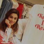 Swara Bhaskar Instagram – Shopping at Phoenix @MarketcityKurla in the middle of my super busy schedule was the most relaxing and exhilarating experience ever! The #SaleAtMarketcity has just begun and I can’t wait to visit my favourite shopping destination to shop across 300+ brands. So grab your Veeres and head to #MarketcityMumbai.