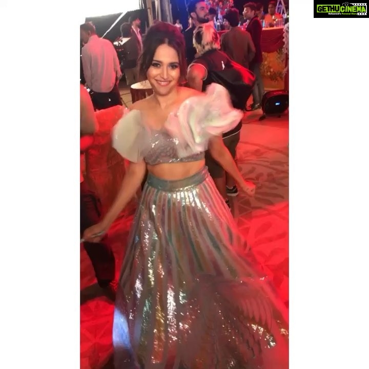 Swara Bhaskar Instagram - Itβs FriYay!!! Shimming my way to a festive weekend ππ»