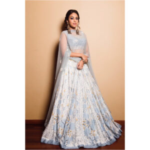 Swara Bhaskar Instagram - Beating the summer heat in this breezy BEAUTIFUL @anitadongre outfit with stunning jewellery from @apalabysumitofficial Styled by the wonderful @chandiniw Make up by Make up queen @saracapela Hair the ever patient @rupali.dhumal  #veerediwedding #promotions #indianwear pic credit: @thehouseofpixels