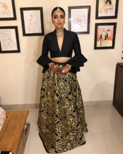 Swara Bhaskar Instagram - Not yet the last of for this special day. Rushing off to celebrate #sonamkishaadi at their Sangeet-cum-Reception in this stunner from @abujanisandeepkhosla @sandeepkhosla with jewellery from @mahesh_notandass (mangtika, earrings, necklace) & @azotiique (ring & kadaas).. Styled by @dibzoo assisted by @vidhirambhia .. Make up: @saracapela , hair: @rupali.dhumal  Thank uuuuu @saudamini08 for this ensemble! @sonamkapoor thank uuuuuuu for this.. special lehenga for a special day 💕💕❤️❤️❤️