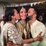 Swara Bhaskar Instagram - @sonamkapoor looks the most beautiful when her face lights up upon your sighting @anandahuja .. take care of her, she’s precious! 💕 #sonamkishaadi