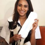 Swara Bhaskar Instagram - Thank you for tagging me to this challenge @sonamkapoor Yes, that’s my cat #Kulfi and me and a Pad in my hand.. u know.. Life as usual! There is nothing to be ashamed. It's natural! Period. #PadManChallenge Here I am Challenging @therichachadha @konkona @iamhumaq 💪🏿💪🏿💪🏿 #padman