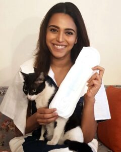 Swara Bhaskar Instagram - Thank you for tagging me to this challenge @sonamkapoor Yes, that’s my cat #Kulfi and me and a Pad in my hand.. u know.. Life as usual! There is nothing to be ashamed. It's natural! Period. #PadManChallenge Here I am Challenging @therichachadha @konkona @iamhumaq 💪🏿💪🏿💪🏿 #padman