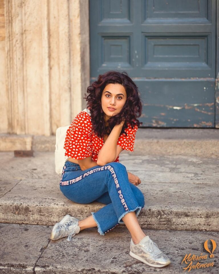 Taapsee Pannu Instagram - “Make money with your brain .... not your conscience” - yours Truly! 😊 📷: @italy.photoemotion #SundayGyaan #JustAnotherGoodDay