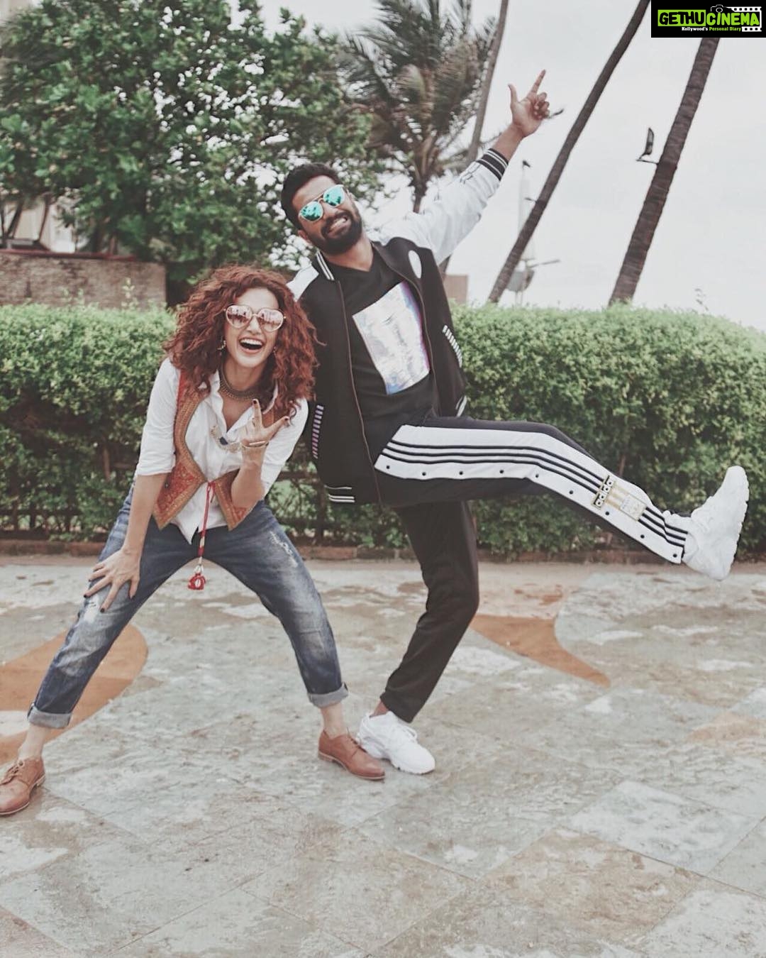 Taapsee Pannu Instagram - Just so u know why exactly were we casted as Rumi and Vicky. #DontKnowWhatWeAreDoing #WeirdPosers #LaalPari #NeelaKukkad #Manmarziyaan