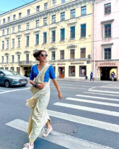 Taapsee Pannu Instagram - These lanes can be pretty enchanting. Got late for dinner! Runnnnnnnnn! #SaintPetersburg #Russia #TapcTravels