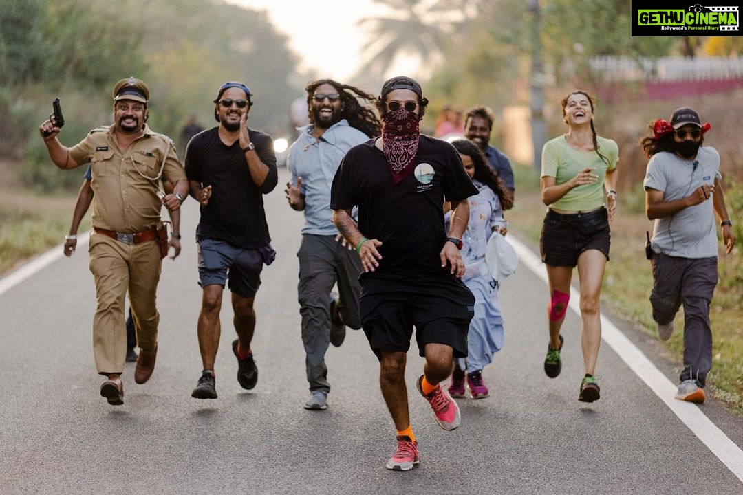 Taapsee Pannu Instagram - I wonder if there will be a better first film to tap the madness of this man. I think everyone in this frame will vouch for the fact that there aren’t many out there to compete with his energy levels and the bullish humour , an electrifying combination of sorts. From being intimidating to begin with ,to being the magnet of love n attention (which sounds just like the film he is making 😉) watch out for this tornado of quirk n craziness coming to life on screen with his debut film #LooopLapeta ❤️ ♾ Bhatia Saab 🤗 @bhatiaaakash #LooopLapeta