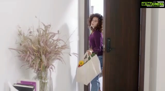 Taapsee Pannu Instagram - How often do you feel those occasional aches and pains in your back or joints? And do you usually just ignore them? It’s time to take action! After the age of 30, bone density starts declining and your body needs the right bone nutrients to stay strong. My favourite Women’s Horlicks is now Horlicks Women’s PLUS. It gives you 100% of your Daily Calcium and Vitamin D requirement to keep your bones strong. Make the choice to #Standstrong like me!