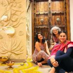Taapsee Pannu Instagram - Let the Lakshmi Puja beginnnnnnn :) HAPPY DIWALI 🪔🎊👩‍👧‍👧