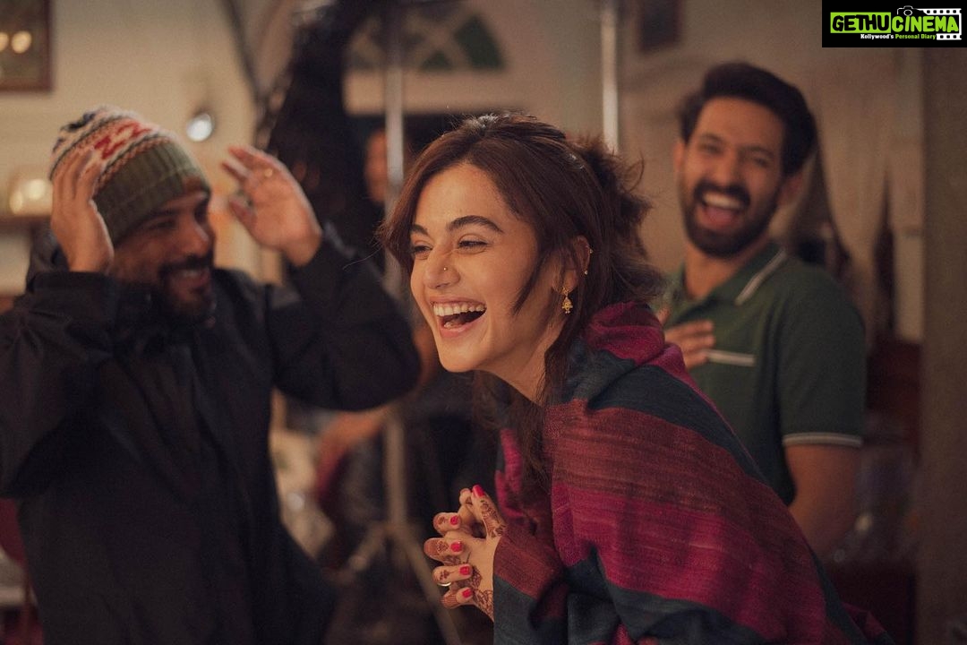 Taapsee Pannu Instagram - अभी आँख में खटक रही हूँ तो क्या.... कभी तो दिल में धड़कूँगी 💁🏻♀️ One line that sums up Rani Kashyap! And it’s a wrap on #HaseenDilruba ! Finally, after shooting during the coldest days in Haridwar to sultry hot days in Mumbai this film has probably experienced all seasons and human emotions possible under the sun (including the Pandemic ) Here’s to getting ‘pulp fiction’ back on screen with the character you either love to hate or hate to love coz basic toh hum vaise bhi kuch karte nahi hai na 😁 P.S - don’t know why we r so happy in this picture must be coz of @polyvynil , the only person on set who has better sense of humour than Rani Kashyap and the other one is the only one who loved this self obsessed borderline narcissist character more than she ever could @vikrantmassey87 #FilmWrap #HaseenDilruba #EndOfAnotherChapter