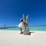 Taapsee Pannu Instagram - When the nature seems to have the best filter... best background.... best lighting .... best props... all you can do is not spoil it 💁🏻‍♀️ #Maldives #GetAway #TajExotica #TapcTravels Taj Exotica Resort & Spa Maldives