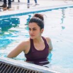 Taapsee Pannu Instagram - Those were the days.... This was while I was shooting for an ad for my brand @womens.horlicks Getting into a swimming pool is joy for me but it wasn’t always like that. Had a scary near drowning experience in a pool when I was a kid so got really scared of learning how to swim. It was only 9 years back that I finally got over that fear and learnt swimming. I Remember swimming laps in an indoor pool alongside many kids in the same class and it made me feel that how learning has no age n probably the child in me is still alive 😁 #Throwback #Archive #QuarantinePost