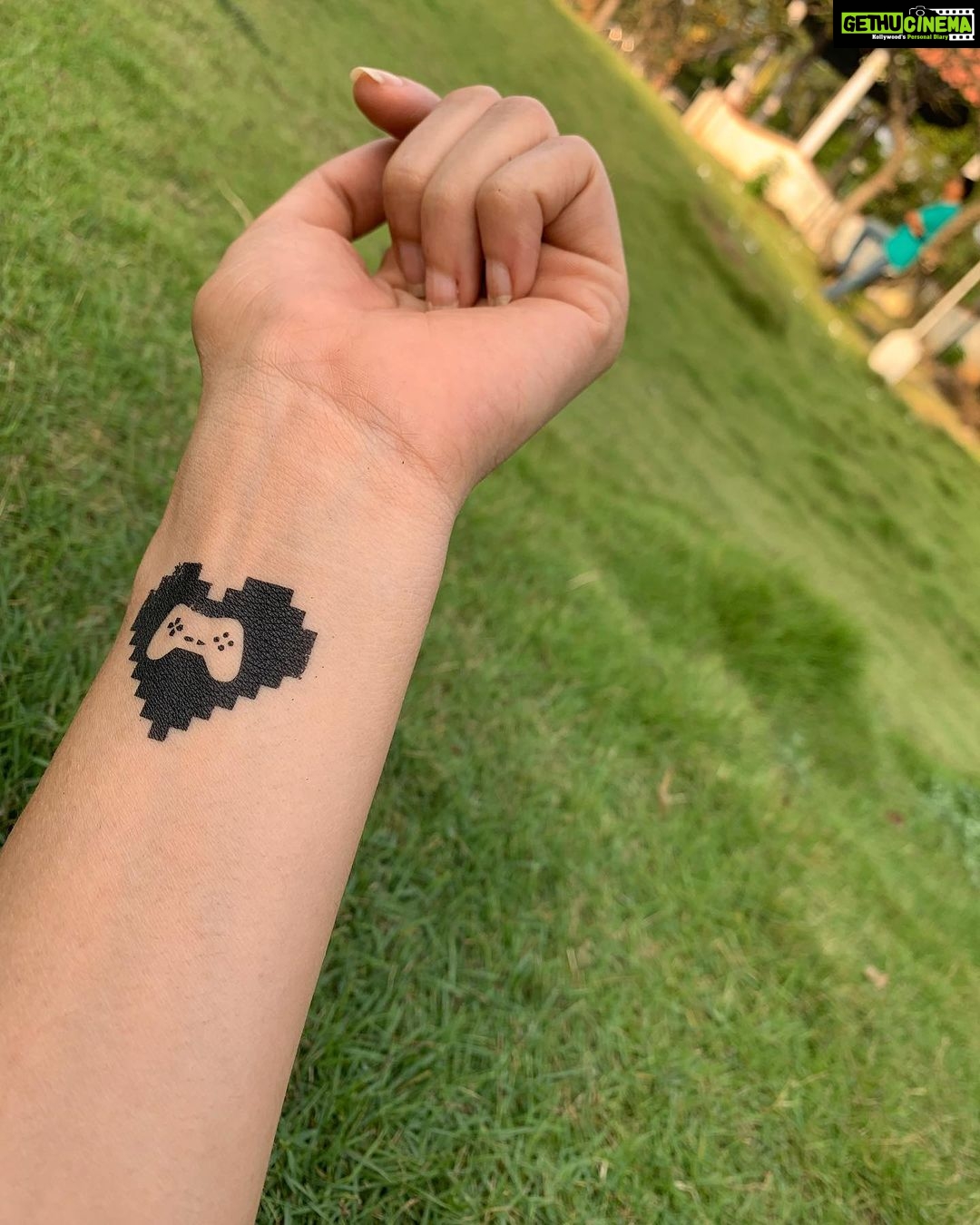Taapsee Pannu Instagram - First day on the set of #GameOver and this tattoo became the annoying take away for me n for everyone who saw the film. I love tattoos personally so I get really excited about getting tattoos done for films but since they r the temporary ones maintaining them becomes a pain especially in the humid Chennai weather. This tattoo actually became my accessory (Since Swapna didn’t wear any accessory anyway 🙄) which was to be handled with a LOT OF care. #Throwback #Archive #QuarantinePost