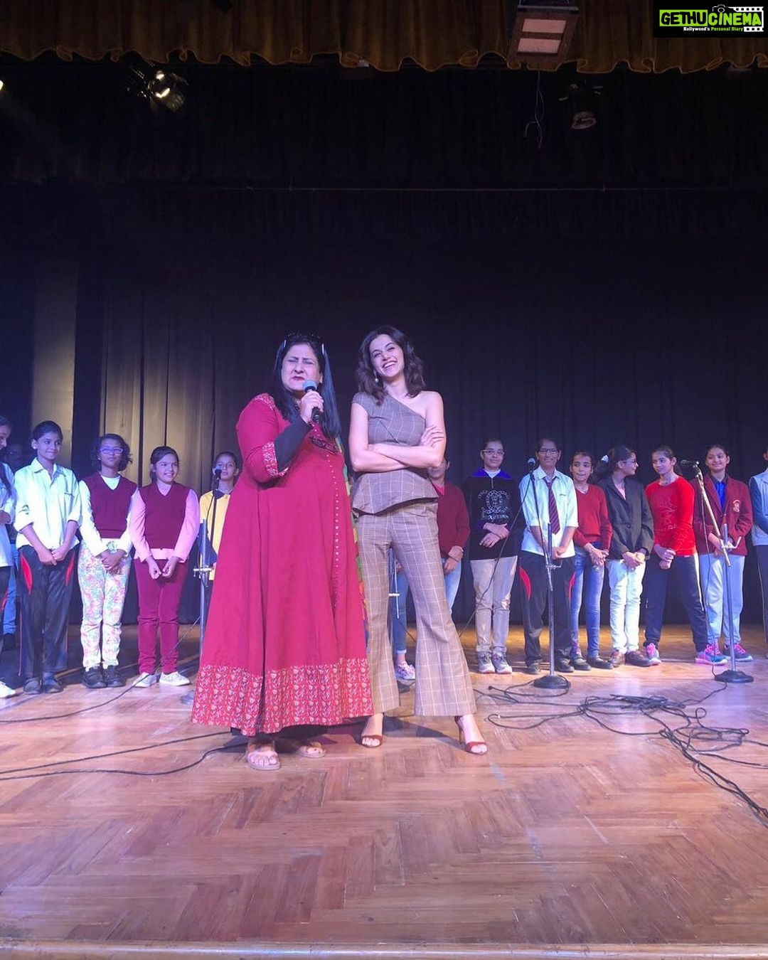 Taapsee Pannu Instagram - I was visiting Jaipur for an event and I remembered that my school (ex)vice principal is now Principal in a school of Jaipur. Couldn’t miss this opportunity to meet her. What was unexpected was that her entire school came to meet and kids were really sweet and inquisitive about a lot of things. School does play an important part in shaping up your personality and your teachers are the ‘karigars’ moulding the raw stones we all are. I don’t know if it’s because I’ve been a nerdy kid or coz I’m grateful to my teachers for letting me shape up all aspects of my personality equally, that I keep going back to my childhood time n again. #Throwback #Archive #QuarantinePost